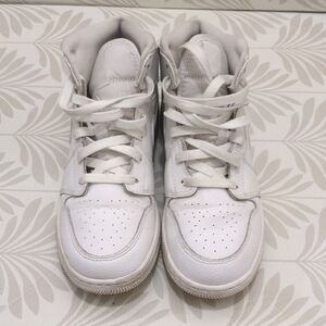 Nike Air Jordan 1 Mid Leather Triple White Shoes 554725-126 Size 5.5Y Or 7 Wmns